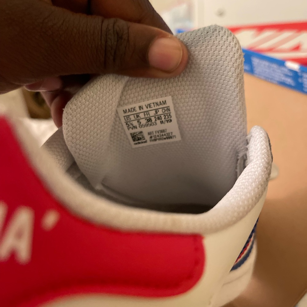 Adidas Shell Toe - Picture 5 of 6
